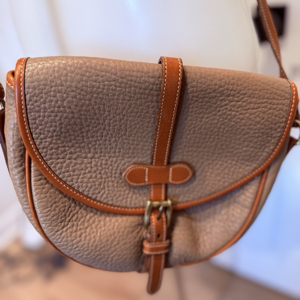 Vtg Dooney&Bourke All-Weather Leather Horseshoe Crossbody Bag Taupe/British Tan